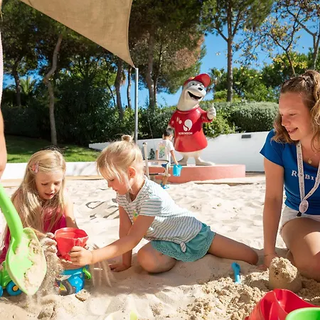 Üdülőközpont Robinson Quinta Da Ria 4*